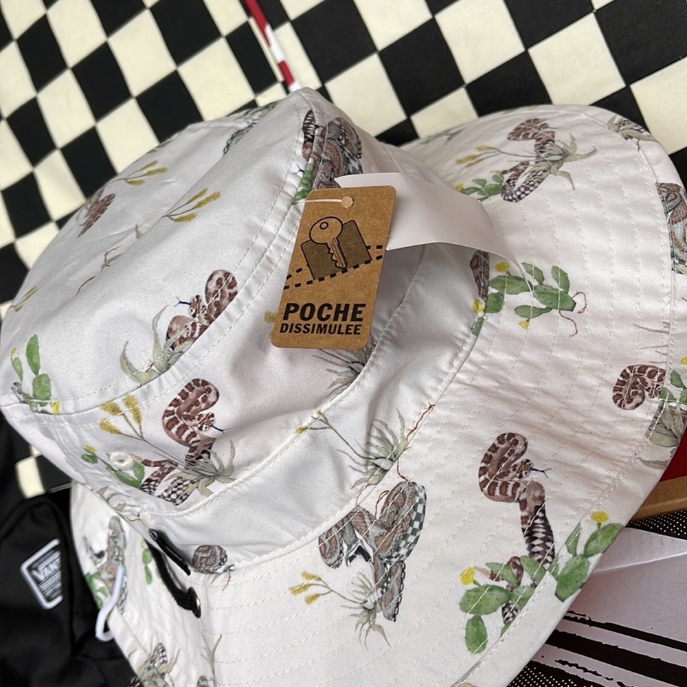 Vans BOONIE BUCKET HAT
COLOR - ANTIQUE WHITE
Desert Snake - Picture 8 of 16